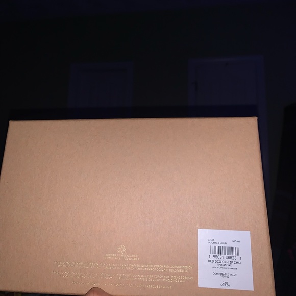 New still in box coach wallet/clutch - Picture 5 of 7